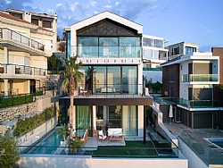 BAD'DAN ESNEK B�R YA�AM KURGUSU: HAUS LAMINAE